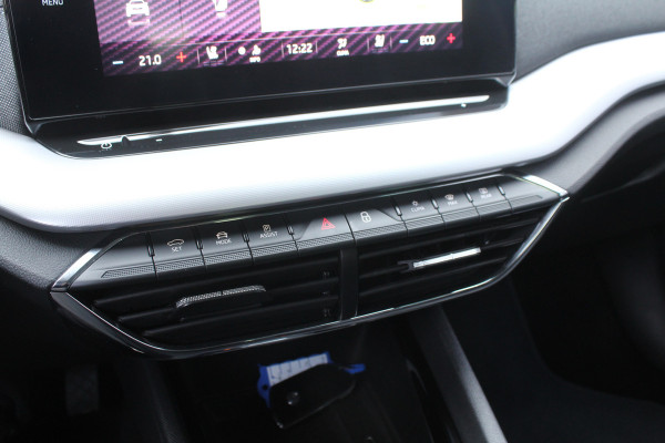 Škoda Octavia Combi 1.4 TSI 204pk iV PHEV Business Edition Plus Clima Cruise Navi Camera HUD 19"LMV El. Klep Škoda Octavia Combi 1.4 TSI 204pk iV PHEV Business Edition Plus Clima Cruise Navi Camera HUD 19"LMV El. Klep