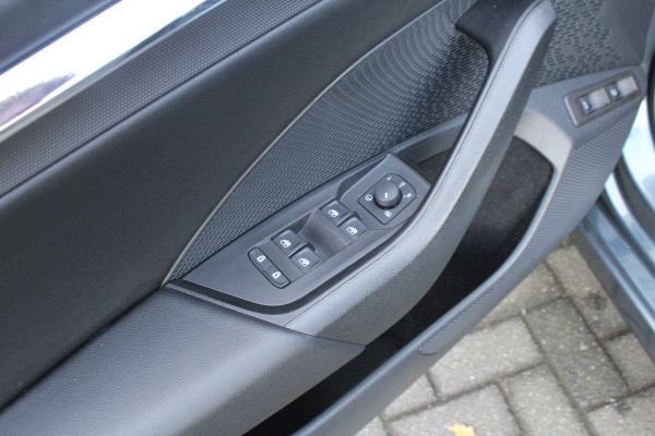 Škoda Octavia Combi 1.4 TSI 204pk iV PHEV Business Edition Plus Clima Cruise Navi Camera HUD 19"LMV El. Klep Škoda Octavia Combi 1.4 TSI 204pk iV PHEV Business Edition Plus Clima Cruise Navi Camera HUD 19"LMV El. Klep