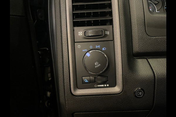Dodge Ram 1500 CLASSIC 5.7 HEMI |6-PERS|NAP |NIEUWE AUTO |INRUIL MOGELIJK |DEALER ONDERHOUDEN