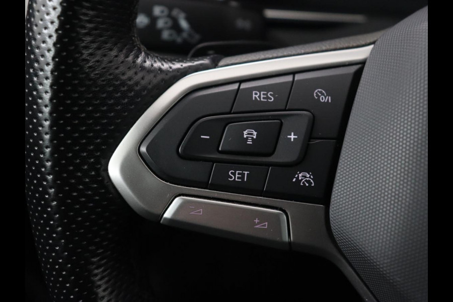 Volkswagen Passat 1.4 TSI PHEV GTE | Head-Up | Stoelverwarming | Trekhaak | Leder/Alcantara | Camera | Massage | Virtual Cockpit | Adaptive cruise | Matrix LED | Carplay | Side Assist | Navigatie | Plug In Volkswagen Passat 1.4 TSI PHEV GTE | Head-Up | Stoelverwarming | Trekhaak | Leder/Alcantara | Camera | Massage | Virtual Cockpit | Adaptive cruise | Matrix LED | Carplay | Side Assist | Navigatie | Plug In