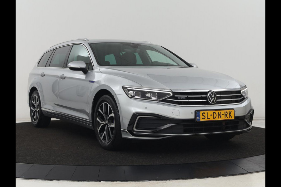 Volkswagen Passat 1.4 TSI PHEV GTE | Head-Up | Stoelverwarming | Trekhaak | Leder/Alcantara | Camera | Massage | Virtual Cockpit | Adaptive cruise | Matrix LED | Carplay | Side Assist | Navigatie | Plug In Volkswagen Passat 1.4 TSI PHEV GTE | Head-Up | Stoelverwarming | Trekhaak | Leder/Alcantara | Camera | Massage | Virtual Cockpit | Adaptive cruise | Matrix LED | Carplay | Side Assist | Navigatie | Plug In
