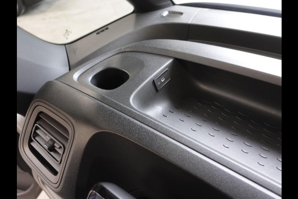 Volkswagen ID. Buzz Cargo 77 kWh 204pk Airco Climate control  Cruise control ACC Carplay Trekhaak  LED Volkswagen ID. Buzz Cargo 77 kWh 204pk Airco Climate control  Cruise control ACC Carplay Trekhaak  LED