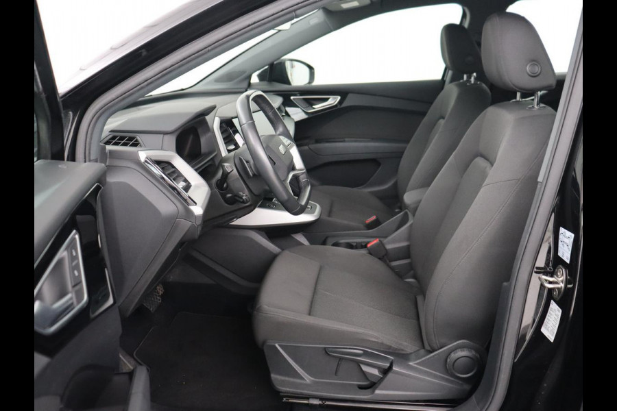 Audi Q4 e-tron 40 Launch Edition 77 kWh | Trekhaak | Warmtepomp | Stoelverwarming | Adaptive cruise | Camera | Carplay | Navigatie | Full LED | Virtual Cockpit Audi Q4 e-tron 40 Launch Edition 77 kWh | Trekhaak | Warmtepomp | Stoelverwarming | Adaptive cruise | Camera | Carplay | Navigatie | Full LED | Virtual Cockpit