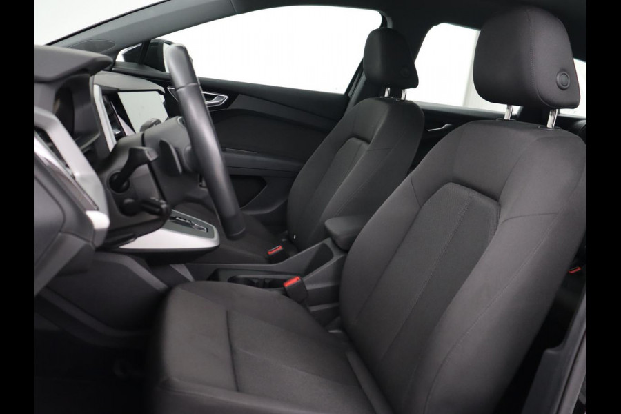 Audi Q4 e-tron 40 Launch Edition 77 kWh | Trekhaak | Warmtepomp | Stoelverwarming | Adaptive cruise | Camera | Carplay | Navigatie | Full LED | Virtual Cockpit Audi Q4 e-tron 40 Launch Edition 77 kWh | Trekhaak | Warmtepomp | Stoelverwarming | Adaptive cruise | Camera | Carplay | Navigatie | Full LED | Virtual Cockpit