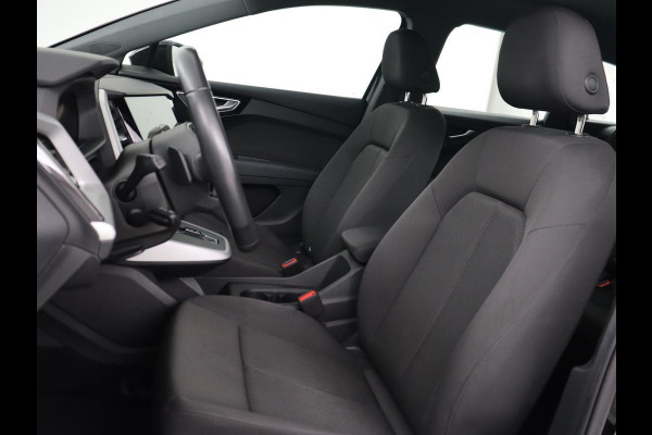 Audi Q4 e-tron 40 Launch Edition 77 kWh | Trekhaak | Warmtepomp | Stoelverwarming | Adaptive cruise | Camera | Carplay | Navigatie | Full LED | Virtual Cockpit Audi Q4 e-tron 40 Launch Edition 77 kWh | Trekhaak | Warmtepomp | Stoelverwarming | Adaptive cruise | Camera | Carplay | Navigatie | Full LED | Virtual Cockpit