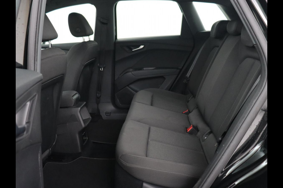 Audi Q4 e-tron 40 Launch Edition 77 kWh | Trekhaak | Warmtepomp | Stoelverwarming | Adaptive cruise | Camera | Carplay | Navigatie | Full LED | Virtual Cockpit Audi Q4 e-tron 40 Launch Edition 77 kWh | Trekhaak | Warmtepomp | Stoelverwarming | Adaptive cruise | Camera | Carplay | Navigatie | Full LED | Virtual Cockpit
