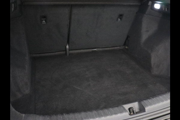 Audi Q4 e-tron 40 Launch Edition 77 kWh | Trekhaak | Warmtepomp | Stoelverwarming | Adaptive cruise | Camera | Carplay | Navigatie | Full LED | Virtual Cockpit Audi Q4 e-tron 40 Launch Edition 77 kWh | Trekhaak | Warmtepomp | Stoelverwarming | Adaptive cruise | Camera | Carplay | Navigatie | Full LED | Virtual Cockpit