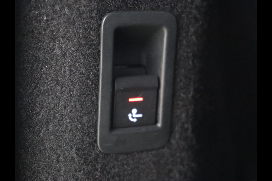 Audi Q4 e-tron 40 Launch Edition 77 kWh | Trekhaak | Warmtepomp | Stoelverwarming | Adaptive cruise | Camera | Carplay | Navigatie | Full LED | Virtual Cockpit Audi Q4 e-tron 40 Launch Edition 77 kWh | Trekhaak | Warmtepomp | Stoelverwarming | Adaptive cruise | Camera | Carplay | Navigatie | Full LED | Virtual Cockpit