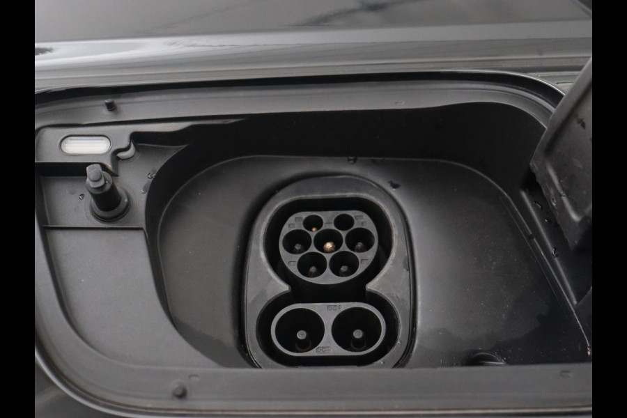 Audi Q4 e-tron 40 Launch Edition 77 kWh | Trekhaak | Warmtepomp | Stoelverwarming | Adaptive cruise | Camera | Carplay | Navigatie | Full LED | Virtual Cockpit Audi Q4 e-tron 40 Launch Edition 77 kWh | Trekhaak | Warmtepomp | Stoelverwarming | Adaptive cruise | Camera | Carplay | Navigatie | Full LED | Virtual Cockpit