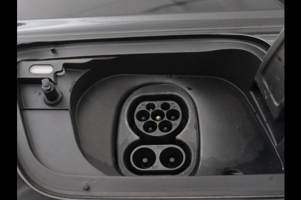 Audi Q4 e-tron 40 Launch Edition 77 kWh | Trekhaak | Warmtepomp | Stoelverwarming | Adaptive cruise | Camera | Carplay | Navigatie | Full LED | Virtual Cockpit Audi Q4 e-tron 40 Launch Edition 77 kWh | Trekhaak | Warmtepomp | Stoelverwarming | Adaptive cruise | Camera | Carplay | Navigatie | Full LED | Virtual Cockpit