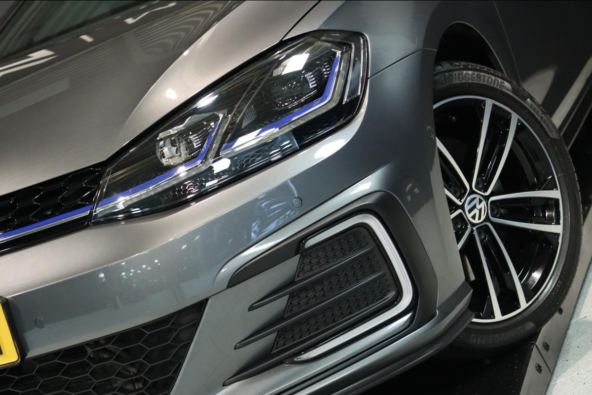 Volkswagen Golf 1.4 TSI PHEV GTE / PANODAK / KEYLESS / ACC / CAMERA / DODEHOEK