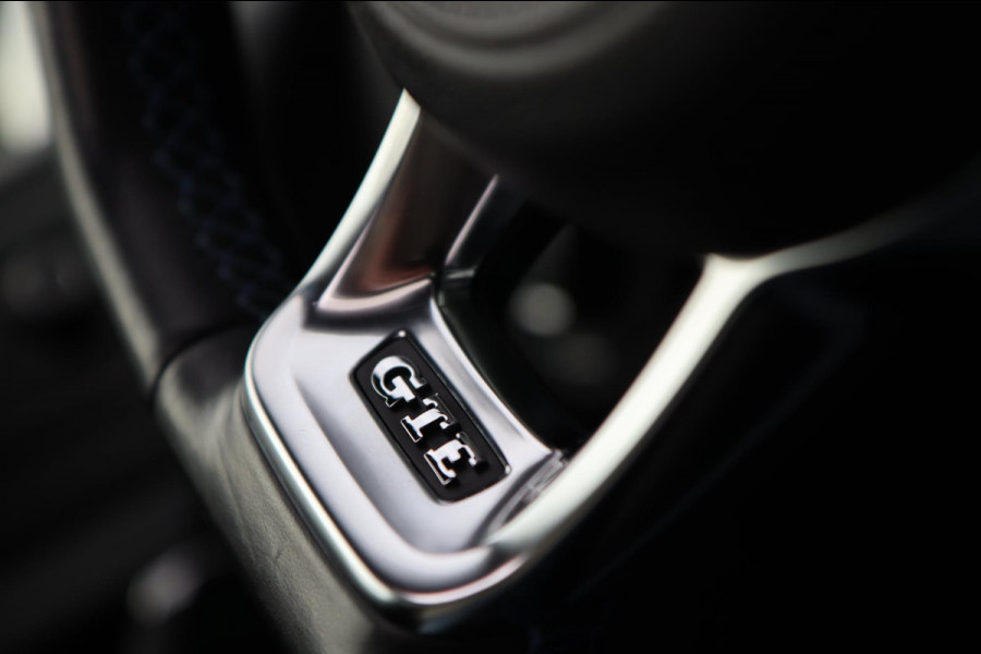 Volkswagen Golf 1.4 TSI PHEV GTE / PANODAK / KEYLESS / ACC / CAMERA / DODEHOEK