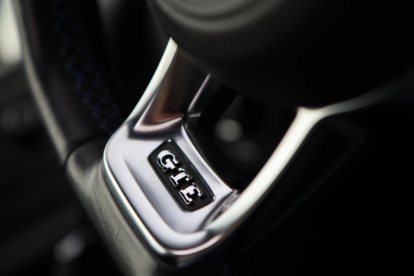 Volkswagen Golf 1.4 TSI PHEV GTE / PANODAK / KEYLESS / ACC / CAMERA / DODEHOEK