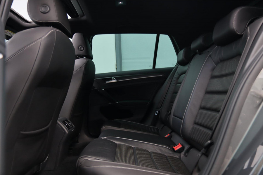 Volkswagen Golf 1.4 TSI PHEV GTE / PANODAK / KEYLESS / ACC / CAMERA / DODEHOEK