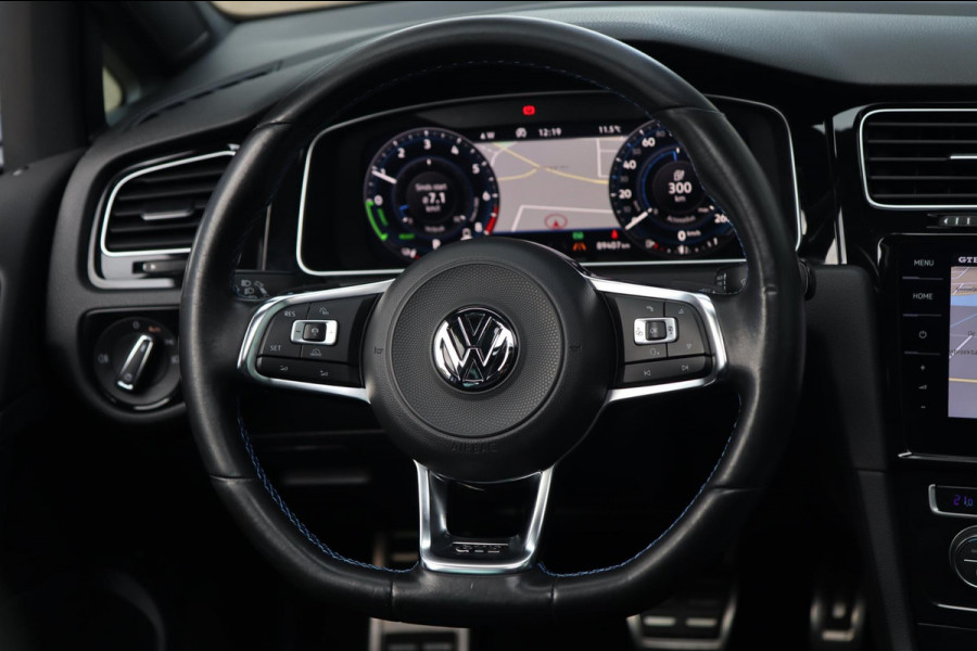 Volkswagen Golf 1.4 TSI PHEV GTE / PANODAK / KEYLESS / ACC / CAMERA / DODEHOEK