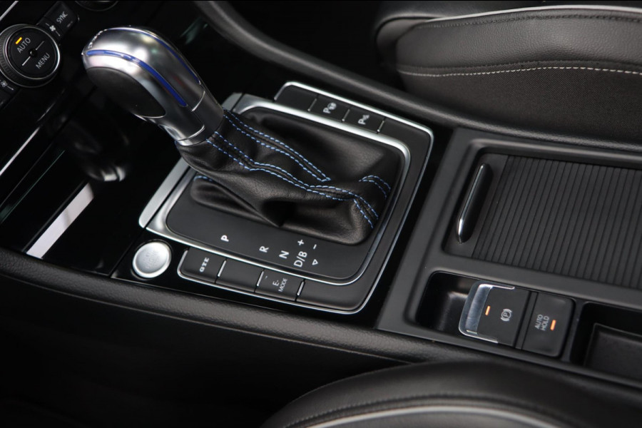 Volkswagen Golf 1.4 TSI PHEV GTE / PANODAK / KEYLESS / ACC / CAMERA / DODEHOEK