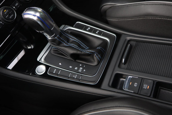 Volkswagen Golf 1.4 TSI PHEV GTE / PANODAK / KEYLESS / ACC / CAMERA / DODEHOEK