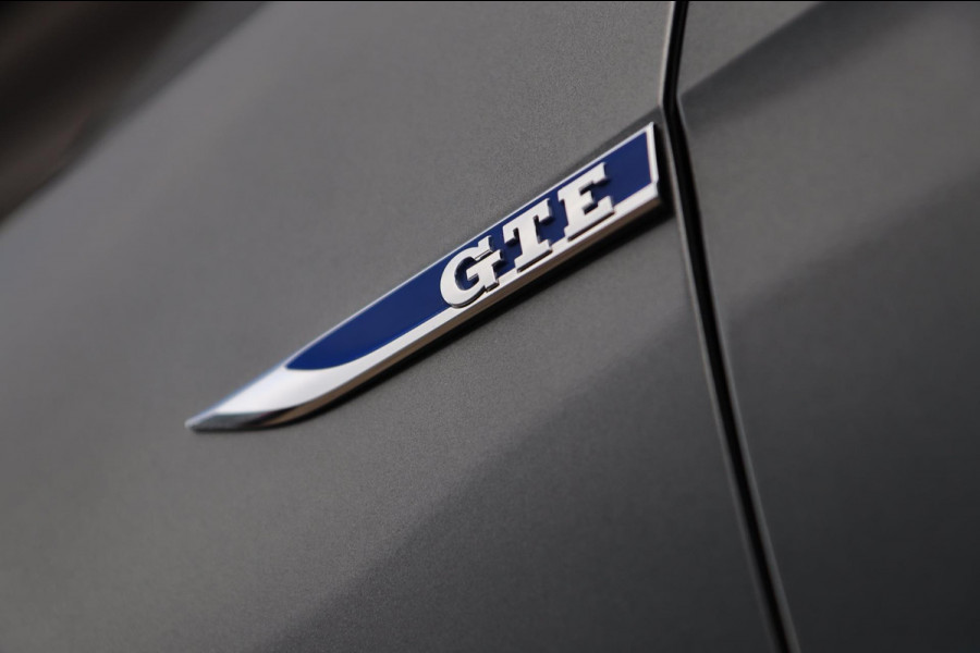 Volkswagen Golf 1.4 TSI PHEV GTE / PANODAK / KEYLESS / ACC / CAMERA / DODEHOEK