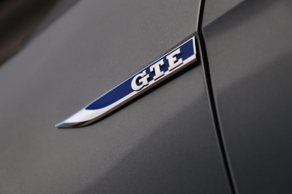 Volkswagen Golf 1.4 TSI PHEV GTE / PANODAK / KEYLESS / ACC / CAMERA / DODEHOEK