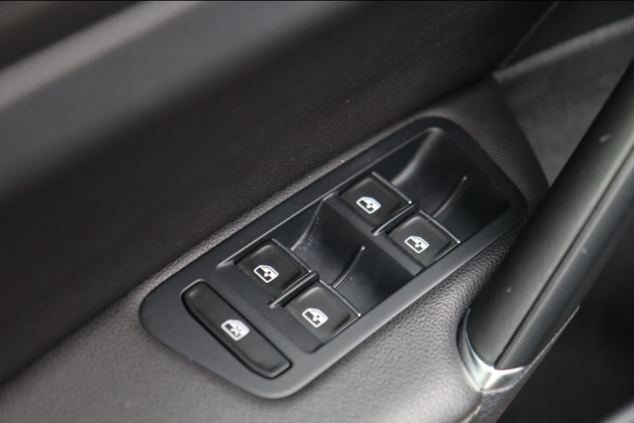 Volkswagen Golf 1.4 TSI PHEV GTE / PANODAK / KEYLESS / ACC / CAMERA / DODEHOEK