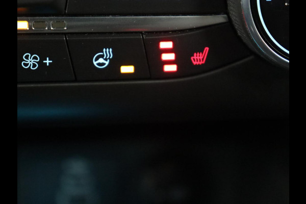 Ford Focus 1.0 EcoBoost Hybrid ST Line Style | Stoel & stuurverwarming | Camera | Park Assist | Carplay | Full LED | Navigatie | Keyless | Climate control