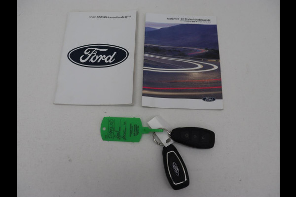 Ford Focus 1.0 EcoBoost Hybrid ST Line Style | Stoel & stuurverwarming | Camera | Park Assist | Carplay | Full LED | Navigatie | Keyless | Climate control