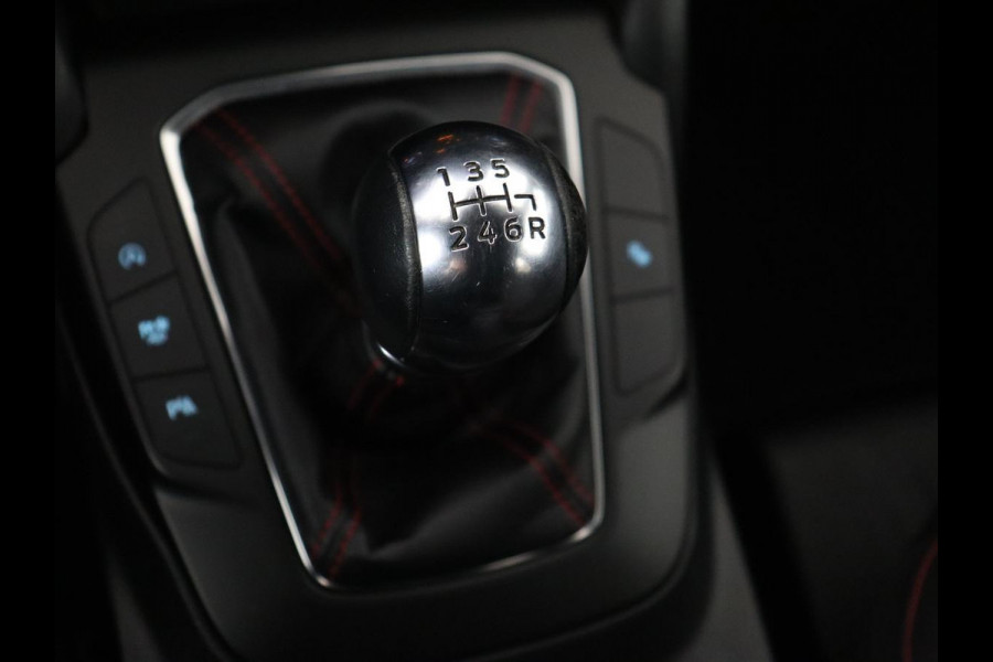 Ford Focus 1.0 EcoBoost Hybrid ST Line Style | Stoel & stuurverwarming | Camera | Park Assist | Carplay | Full LED | Navigatie | Keyless | Climate control