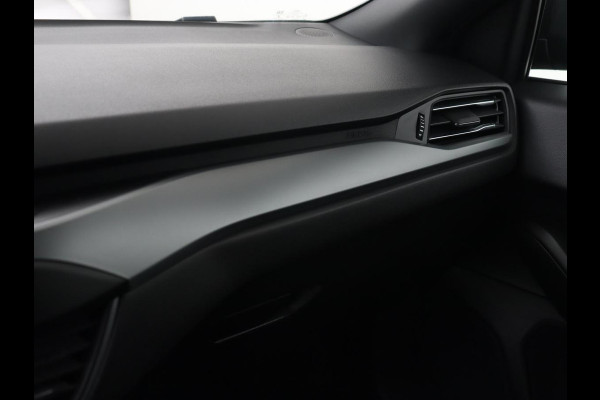 Ford Focus 1.0 EcoBoost Hybrid ST Line Style | Stoel & stuurverwarming | Camera | Park Assist | Carplay | Full LED | Navigatie | Keyless | Climate control