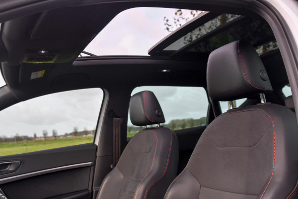 Seat Ateca 1.5 TSI FR Business Intense. Pano, ACC, Beats, Sfeer, Keyless, Camera, Stuurvw, 19'', CarPlay! Seat Ateca 1.5 TSI FR Business Intense. Pano, ACC, Beats, Sfeer, Keyless, Camera, Stuurvw, 19'', CarPlay!