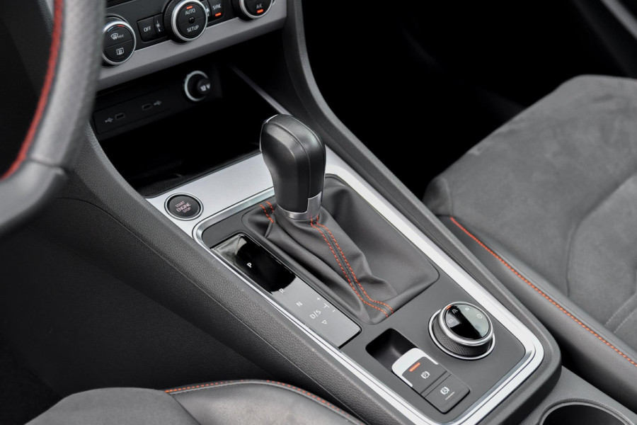 Seat Ateca 1.5 TSI FR Business Intense. Pano, ACC, Beats, Sfeer, Keyless, Camera, Stuurvw, 19'', CarPlay! Seat Ateca 1.5 TSI FR Business Intense. Pano, ACC, Beats, Sfeer, Keyless, Camera, Stuurvw, 19'', CarPlay!