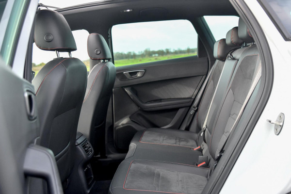 Seat Ateca 1.5 TSI FR Business Intense. Pano, ACC, Beats, Sfeer, Keyless, Camera, Stuurvw, 19'', CarPlay! Seat Ateca 1.5 TSI FR Business Intense. Pano, ACC, Beats, Sfeer, Keyless, Camera, Stuurvw, 19'', CarPlay!