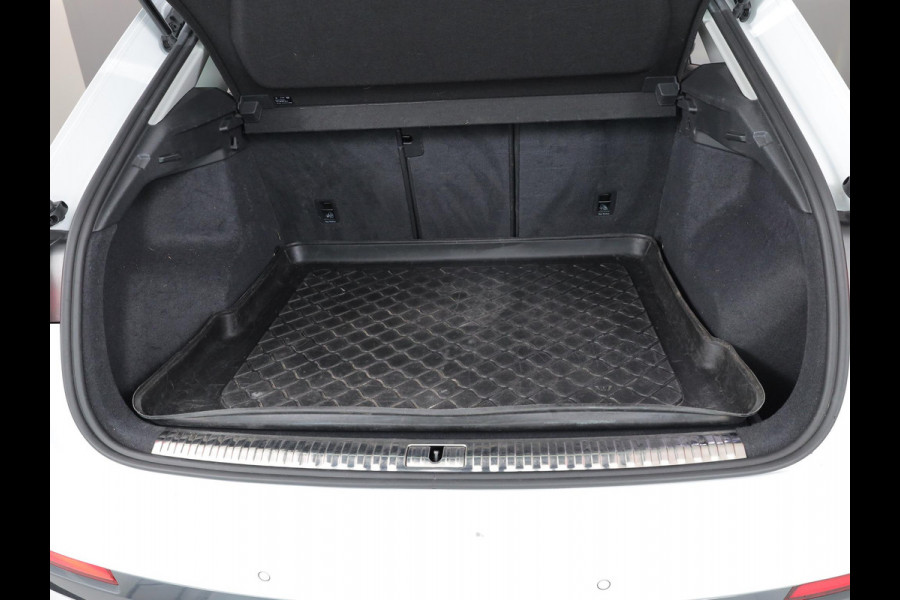 Audi Q3 35 TFSI Business Edition 150pk S-tronic | 18'LM-velgen| Navigatie | verwarmde voorstoelen | Adaptive cruise controle