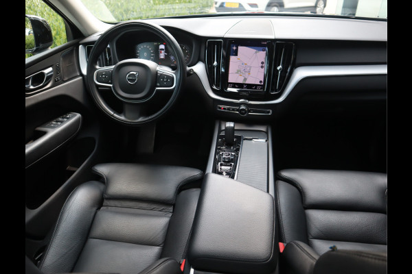 Volvo XC60 2.0 B5 250 PK Momentum Exclusive / Panoramadak