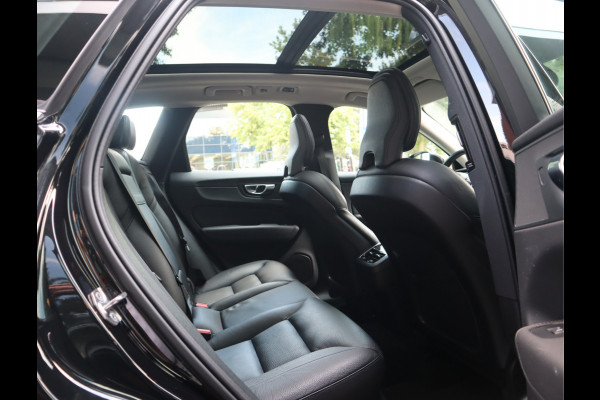 Volvo XC60 2.0 B5 250 PK Momentum Exclusive / Panoramadak