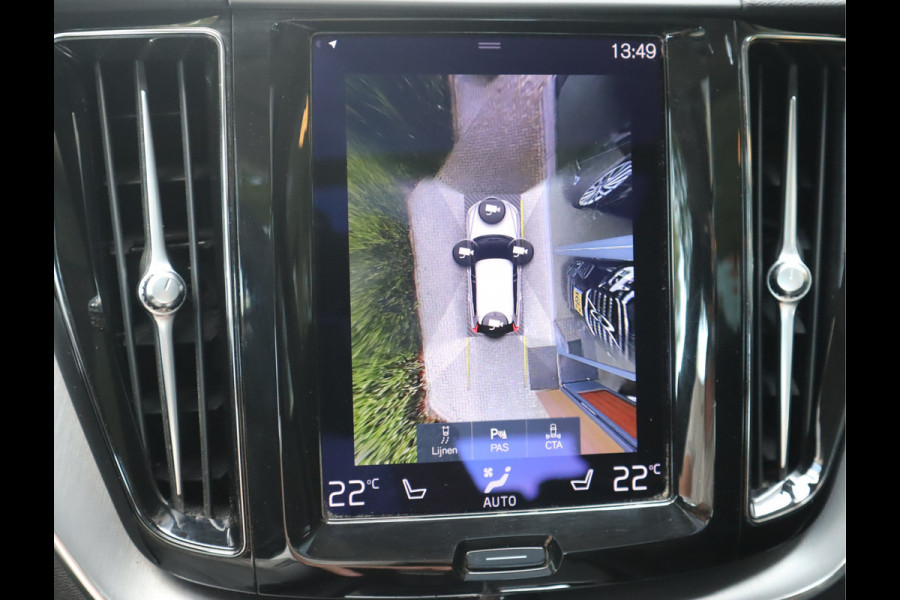Volvo XC60 2.0 B5 250 PK Momentum Exclusive / Panoramadak