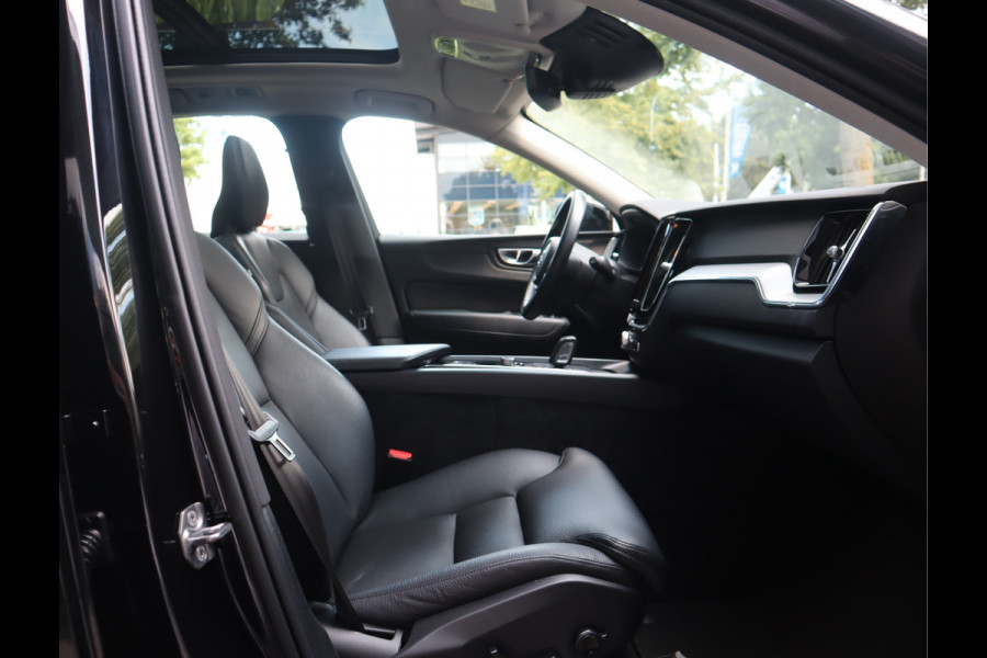 Volvo XC60 2.0 B5 250 PK Momentum Exclusive / Panoramadak