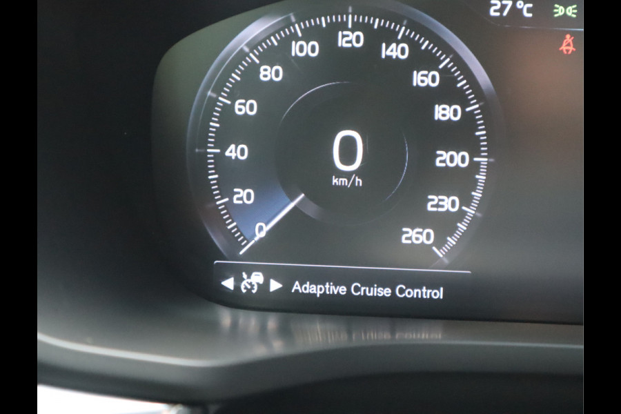 Volvo XC60 2.0 B5 250 PK Momentum Exclusive / Panoramadak