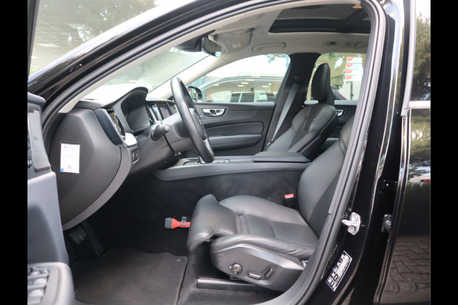 Volvo XC60 2.0 B5 250 PK Momentum Exclusive / Panoramadak