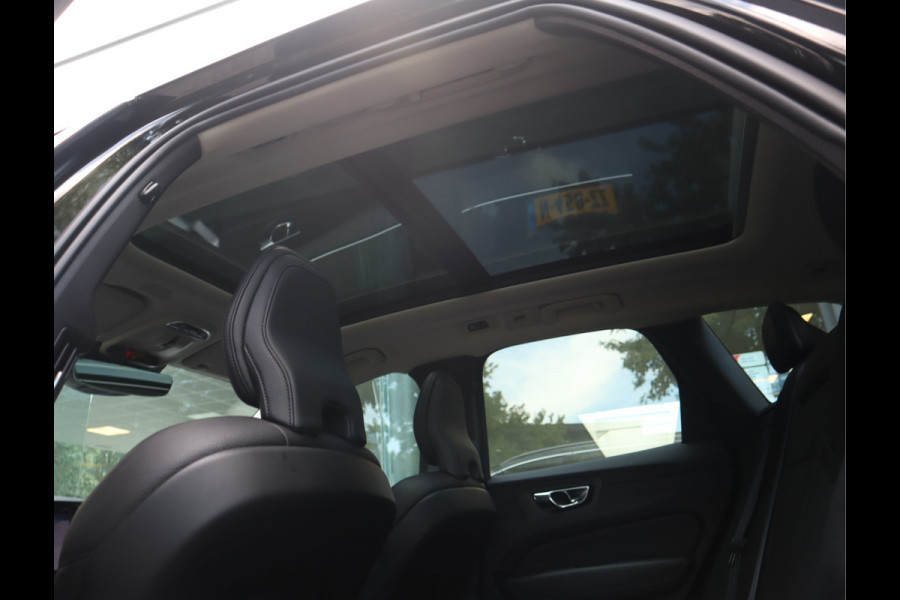 Volvo XC60 2.0 B5 250 PK Momentum Exclusive / Panoramadak