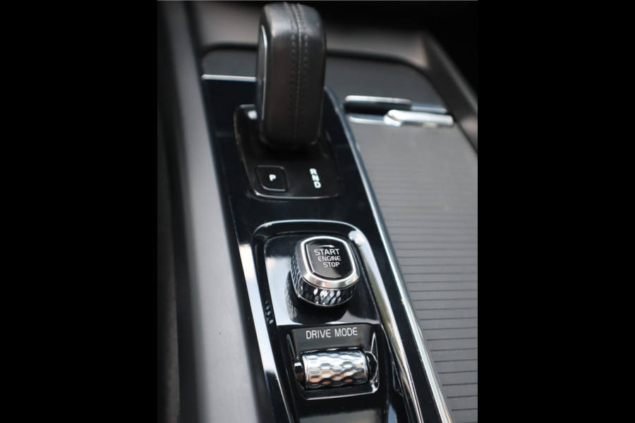 Volvo XC60 2.0 B5 250 PK Momentum Exclusive / Panoramadak