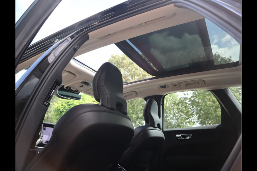 Volvo XC60 2.0 B5 250 PK Momentum Exclusive / Panoramadak