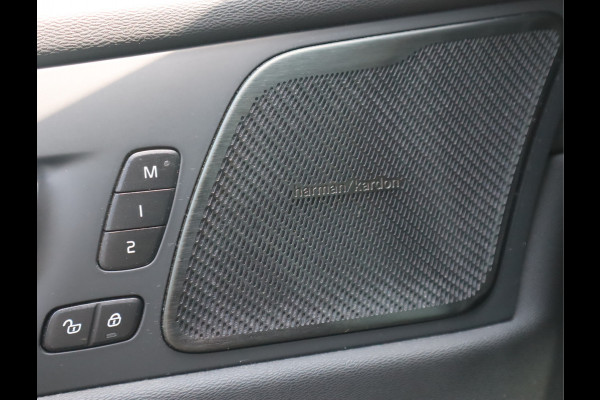 Volvo XC60 2.0 B5 250 PK Momentum Exclusive / Panoramadak