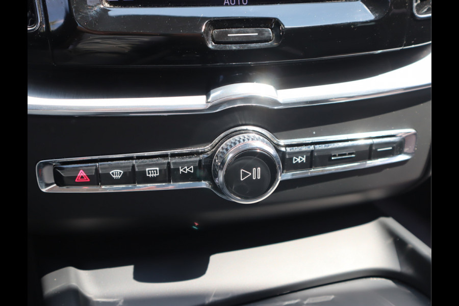 Volvo XC60 2.0 B5 250 PK Momentum Exclusive / Panoramadak