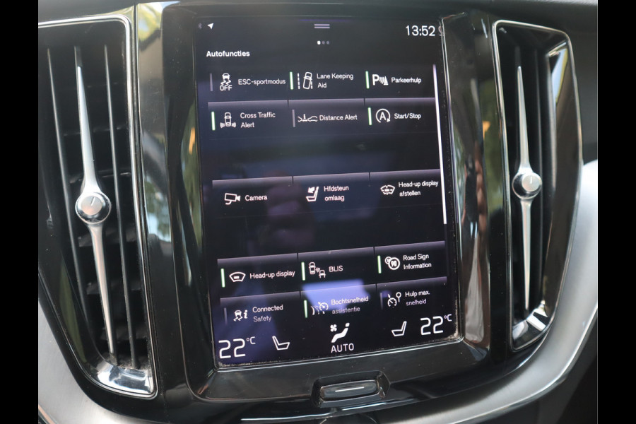 Volvo XC60 2.0 B5 250 PK Momentum Exclusive / Panoramadak