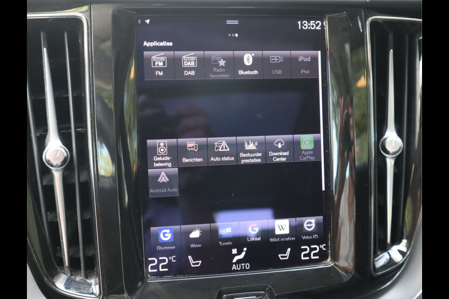 Volvo XC60 2.0 B5 250 PK Momentum Exclusive / Panoramadak