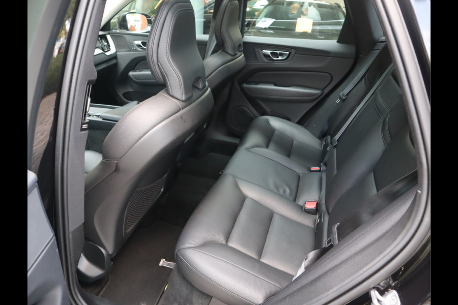 Volvo XC60 2.0 B5 250 PK Momentum Exclusive / Panoramadak
