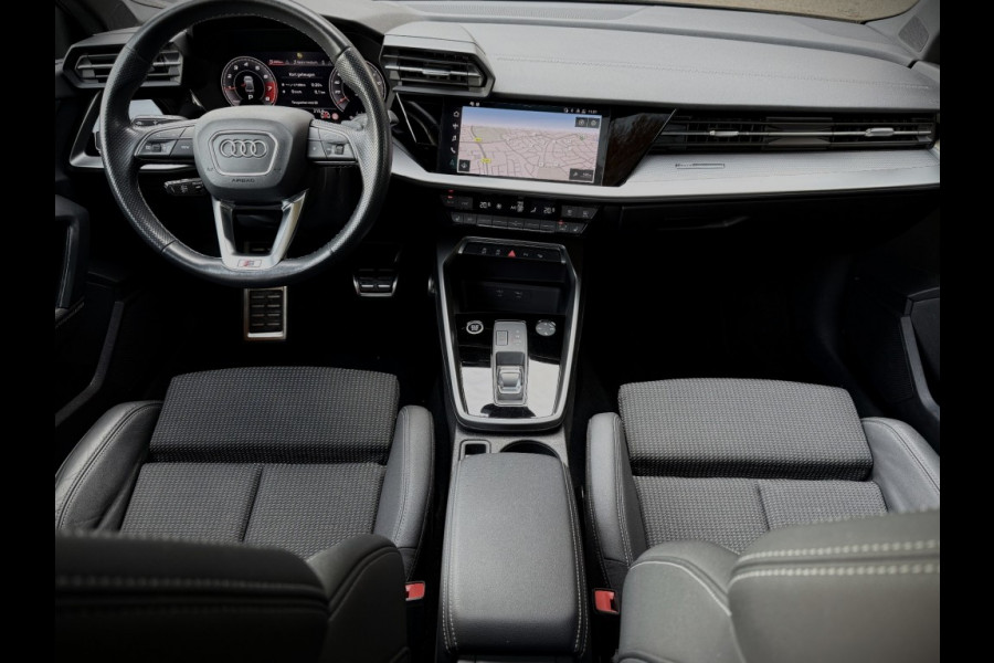 Audi A3 Sedan 1.5 Tfsi Aut 2xS line panorama/19 inch/camera/navi Audi A3 Sedan 1.5 Tfsi Aut 2xS line panorama/19 inch/camera/navi