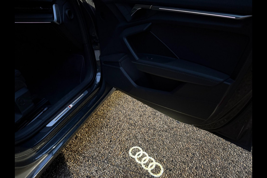 Audi A3 Sedan 1.5 Tfsi Aut 2xS line panorama/19 inch/camera/navi Audi A3 Sedan 1.5 Tfsi Aut 2xS line panorama/19 inch/camera/navi