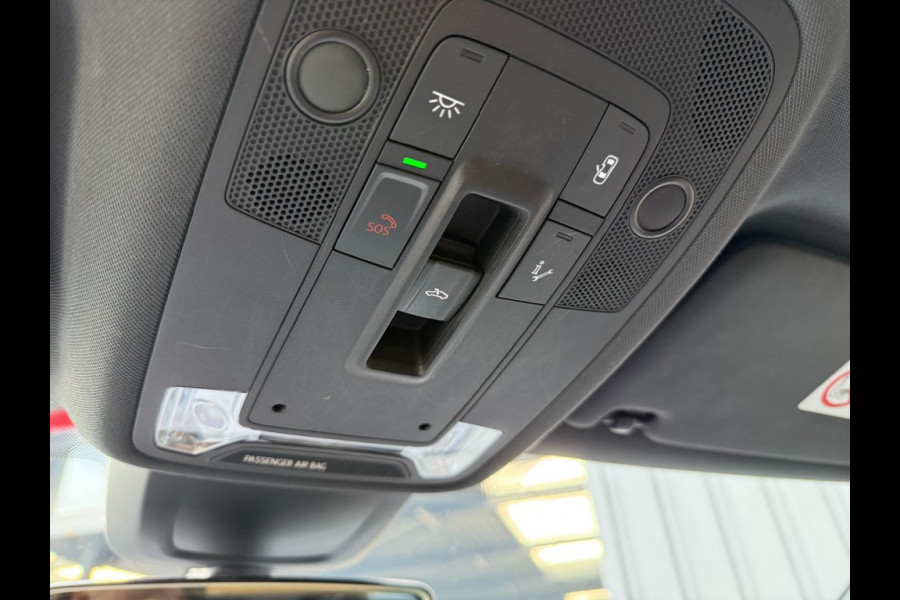 Audi A3 Sedan 1.5 Tfsi Aut 2xS line panorama/19 inch/camera/navi Audi A3 Sedan 1.5 Tfsi Aut 2xS line panorama/19 inch/camera/navi