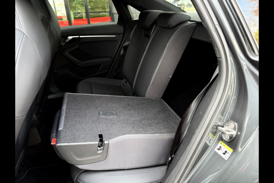 Audi A3 Sedan 1.5 Tfsi Aut 2xS line panorama/19 inch/camera/navi Audi A3 Sedan 1.5 Tfsi Aut 2xS line panorama/19 inch/camera/navi